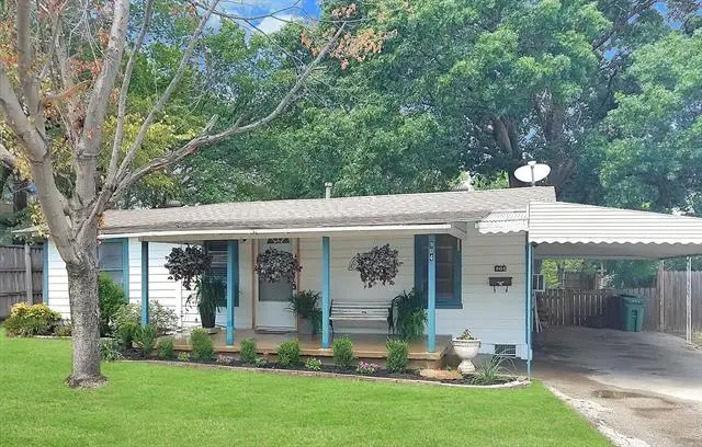 904 W Texas Street, Grapevine, TX 76051