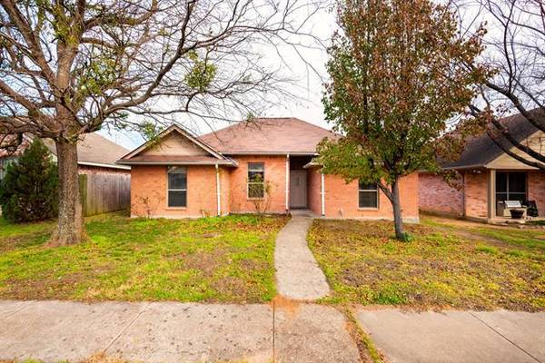 1004 S Dallas Street,  Ennis,  TX 75119