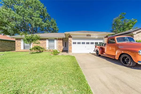 2721 W Oakdale Road, Irving, TX 75060