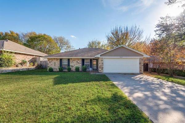 3037 Panhandle Drive, Grapevine, TX 76051