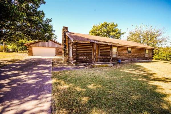 307 Moore,  Jacksboro,  TX 76458