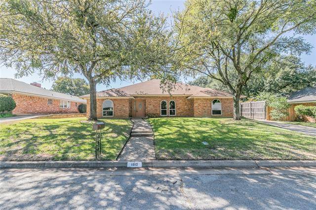 1810 Waterwood Drive, Arlington, TX 76012