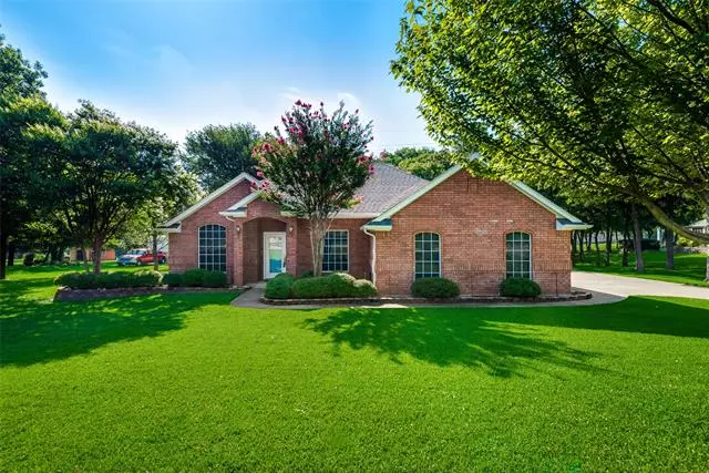 216 Lakeside Oaks Circle, Lakeside, TX 76135