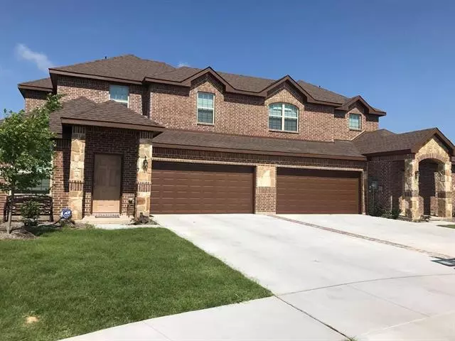 1054/56 W Sierra Vista Court, Midlothian, TX 76065