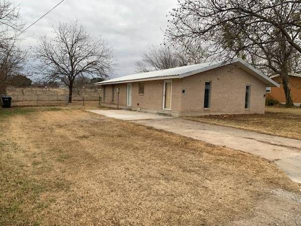 1003 N Page Street, Comanche, TX 76442