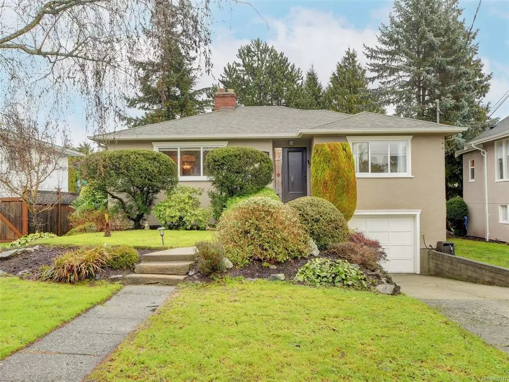 Oak Bay, BC V8R 5T1,2441 Mowat St