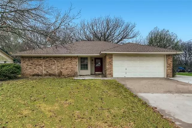 129 W 5th Street, Krum, TX 76249