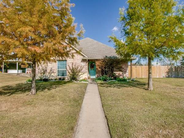 905 Valley Circle, Justin, TX 76247