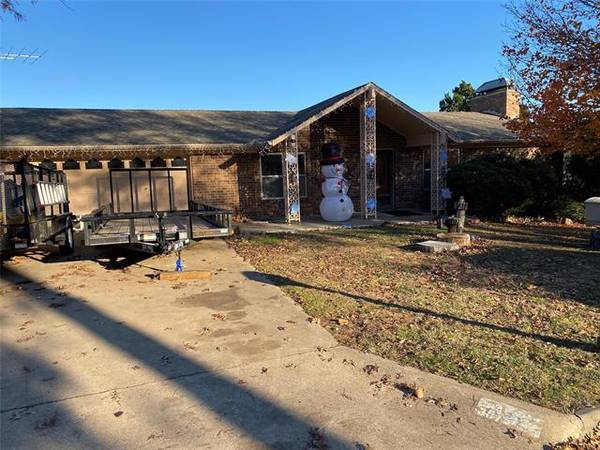 307 Woodlawn Drive, Keene, TX 76059