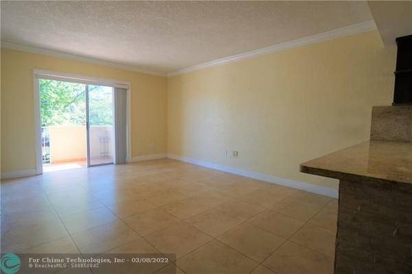 Miami Springs, FL 33166,680 Miller Dr  #304W