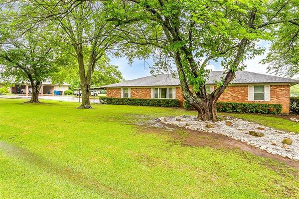 1111 Honeysuckle, Keene, TX 76059