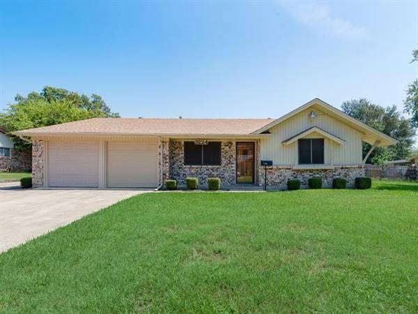 3224 Gene Lane, Haltom City, TX 76117