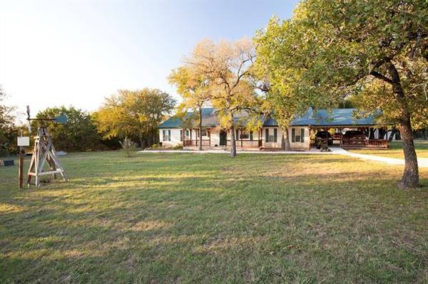 1500 CR 305,  Jonesboro,  TX 76538