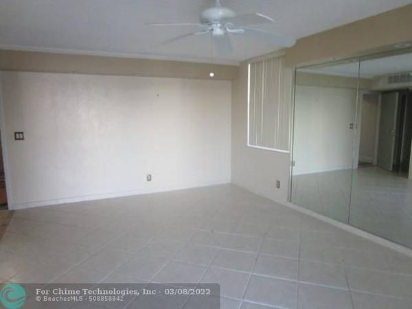 North Miami Beach, FL 33160,16570 NE 26th Ave  #2A