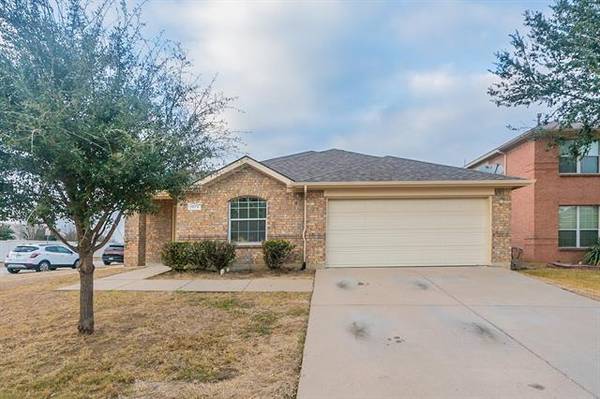 1072 Westbrook Court, Grand Prairie, TX 75052