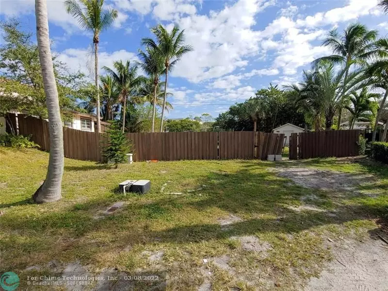 462 NE 9th Ave, Deerfield Beach, FL 33441