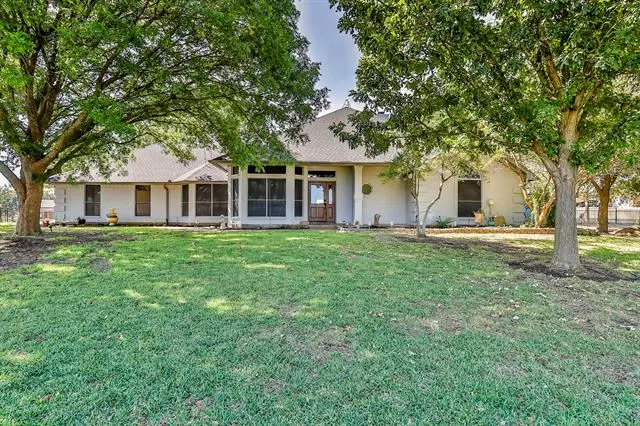 217 Meadow Crest Road, Fort Worth, TX 76108