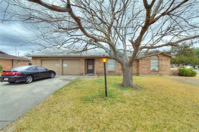 1109 John Reagan, Benbrook, TX 76126