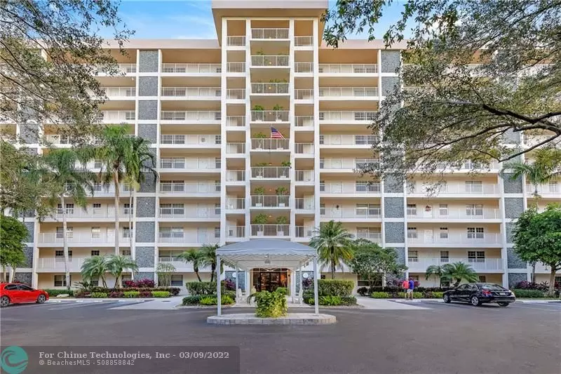 Pompano Beach, FL 33069,3520 Oaks Way  #607