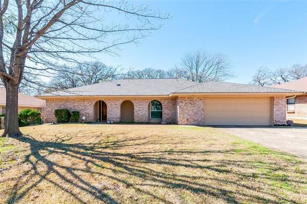 2805 Autumn Drive, Hurst, TX 76054