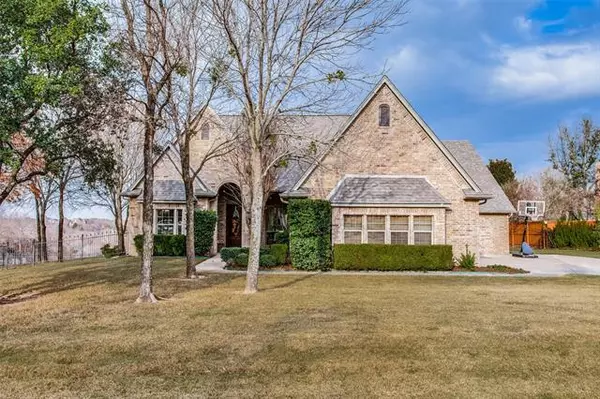 401 Crested Ridge Lane, Fort Worth, TX 76108