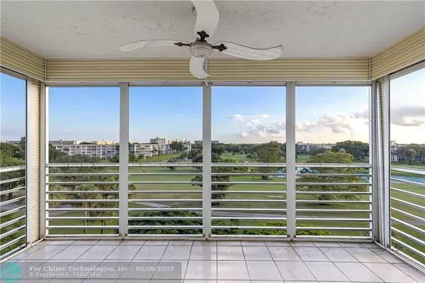 Pompano Beach, FL 33069,3520 Oaks Way  #607