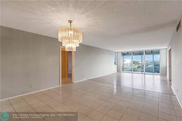 Pompano Beach, FL 33069,3520 Oaks Way  #607