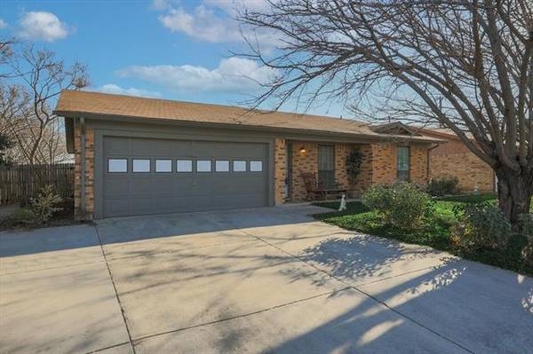 6524 Summit Ridge Drive, Watauga, TX 76148