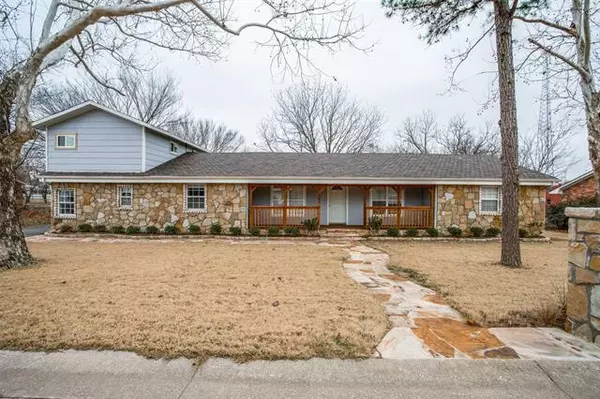 402 brockett, Aubrey, TX 76227