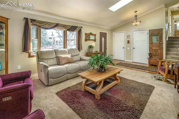 Manitou Springs, CO 80829,128 Palisade CIR