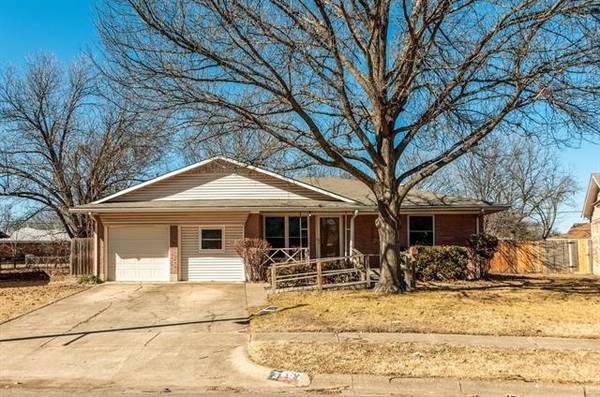 319 Royal Avenue, Duncanville, TX 75137