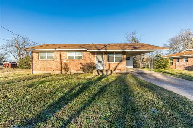 1005 N Main Street, West, TX 76691