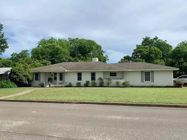 1203 E Elm Street, Hillsboro, TX 76645