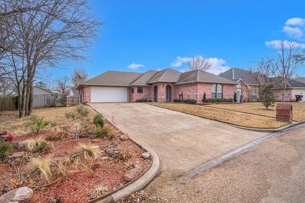 301 River Oaks Lane, Canton, TX 75103