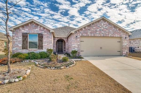 2752 Tobias Lane, Aubrey, TX 76227