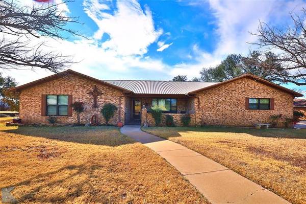 101 W Yucca Street, Breckenridge, TX 76424