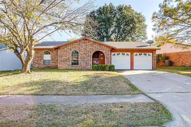 525 Barkridge Trail, Burleson, TX 76028