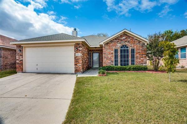 2728 Wakecrest Drive, Fort Worth, TX 76108