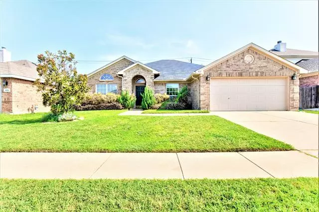 511 Fossil Hill Drive, Arlington, TX 76002