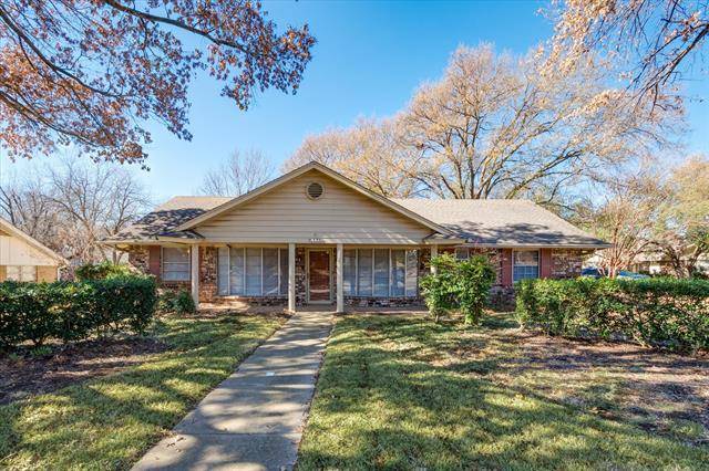 17 Lincolnshire Circle, Bedford, TX 76021