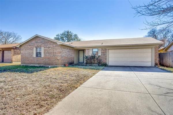 825 Colony Drive, Crowley, TX 76036