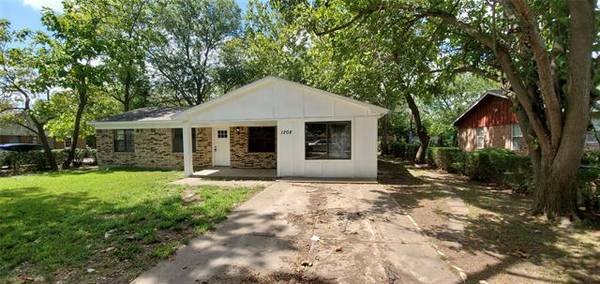 1208 S Frances Street, Terrell, TX 75160