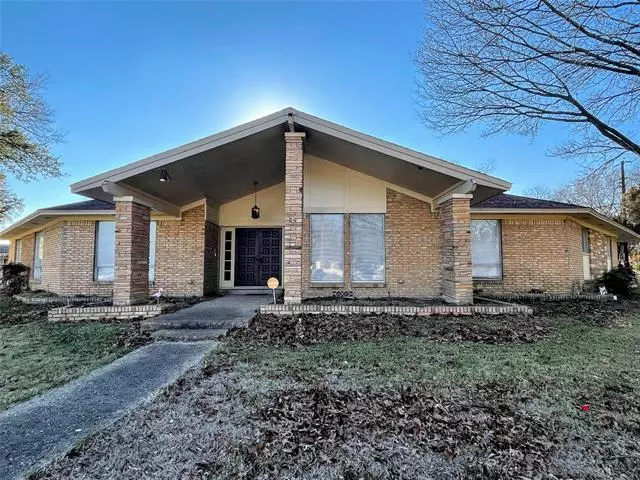 900 Crestview Drive, Kaufman, TX 75142