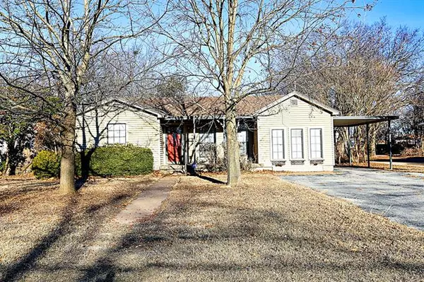 904 N Mill Street, Bowie, TX 76230