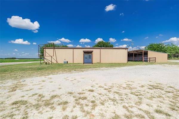 933 US HIGHWAY 287, Bowie, TX 76230