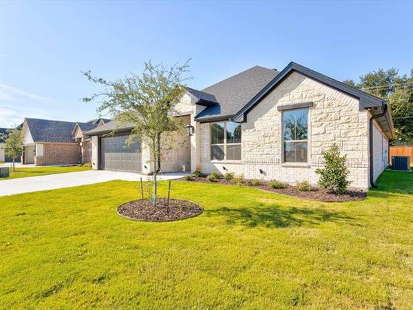 1120 Aviara Court, Granbury, TX 76048