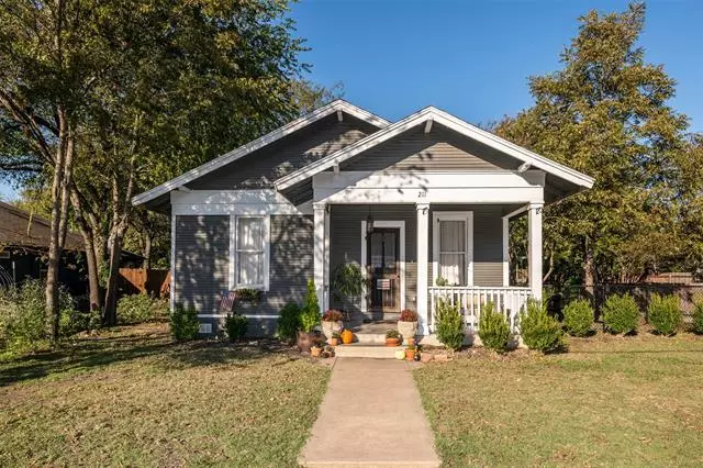 211 E Ross Street, Waxahachie, TX 75165