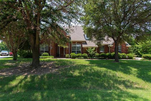 661 Comanche Circle, Shady Shores, TX 76208