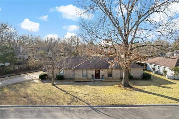 930 Laurel Lane, Paris, TX 75460