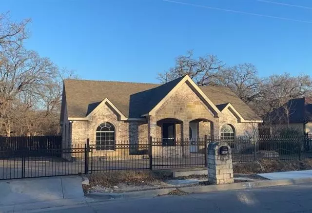 5305 Miller Avenue, Fort Worth, TX 76119